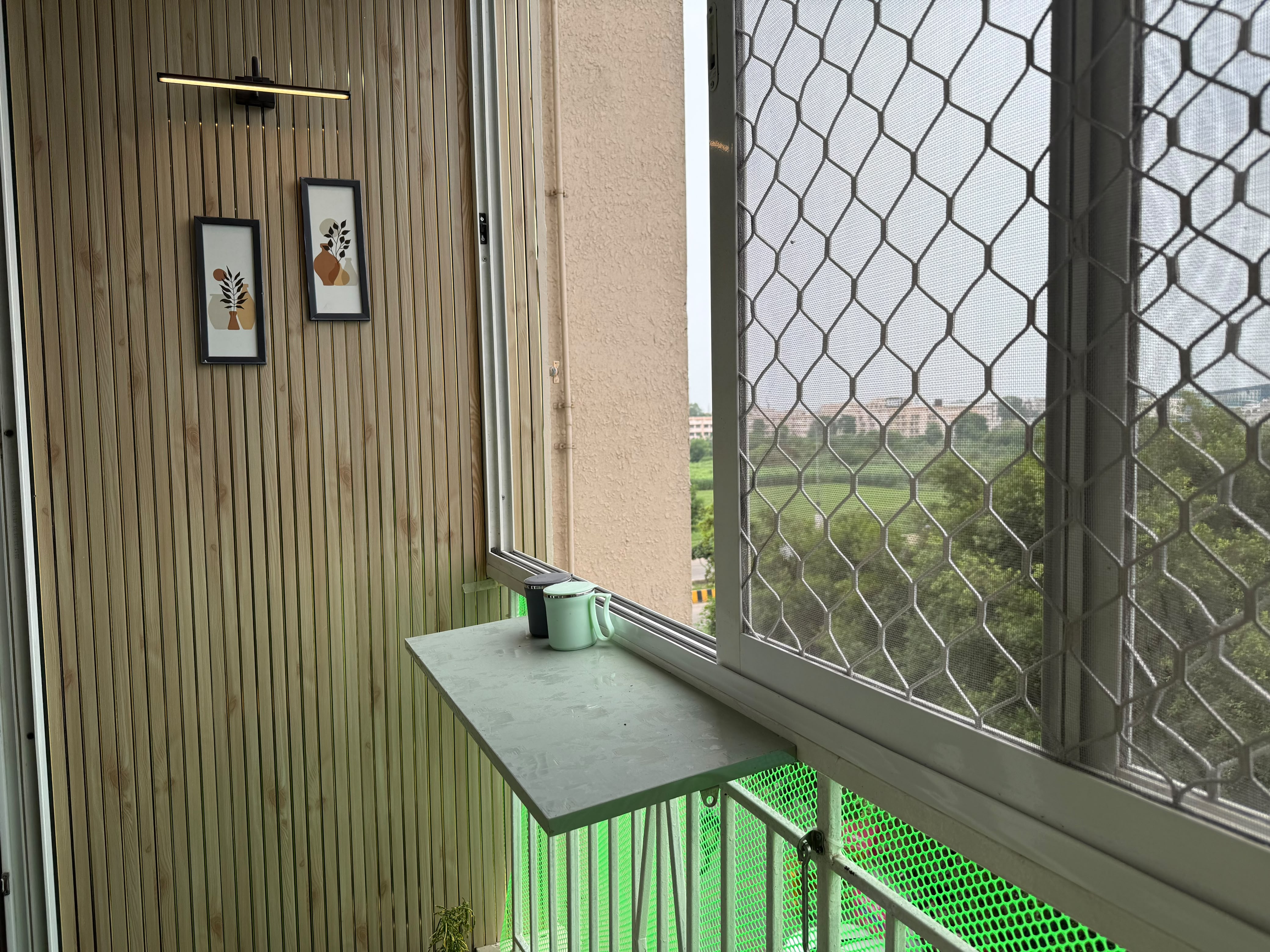 Luxe studio AirBnB - Tap to explore photos