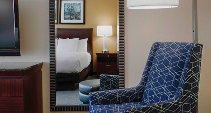 DoubleTree Suites by Hilton Bentonville Room Type - 1 KING SUITE KEYED FLOOR DoubleTree Suites by Hilton Bentonville Room Type - 1 KING SUITE KEYED FLOOR