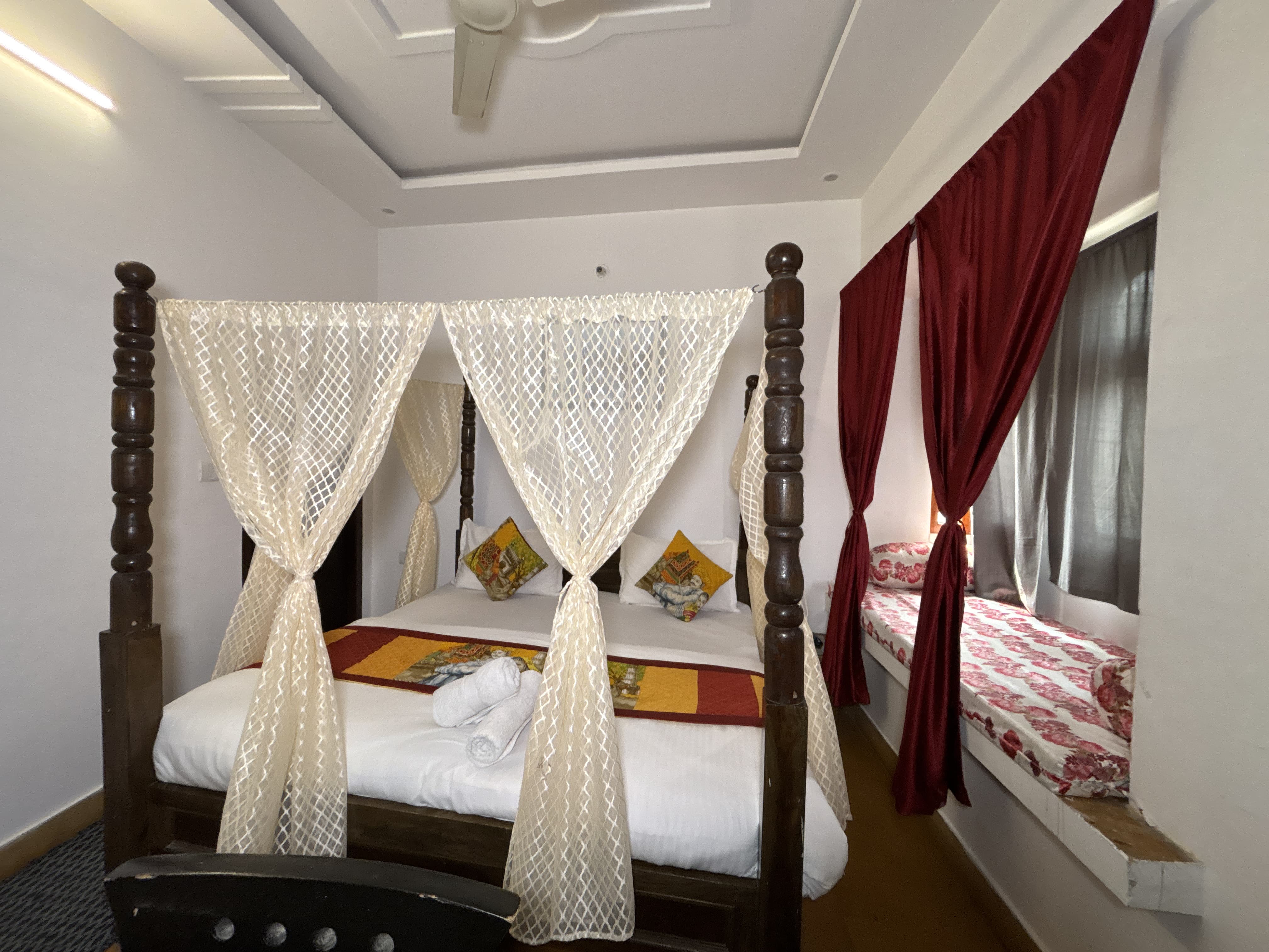 Hotel The Aryan Villa - Tap to explore photos