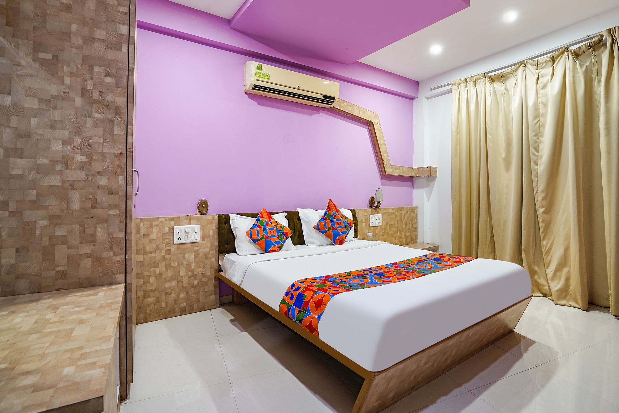 FabHotel Sayba Lodging - Tap to explore photos