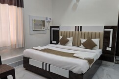 Girivar Dham - Near Prem Mandir