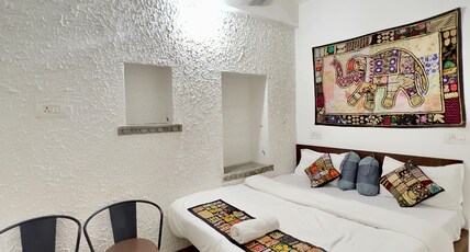 Khoj by Bharatescapes | 50 Metres from City Palace Room Type - Cozy Room With AC
