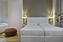 Caravel Hotel