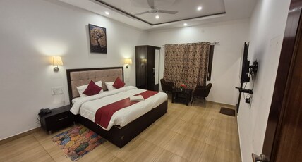 Hotel Bandla Heights and Palm Tree Restaurant Room Type - Deluxe Room with Hill View