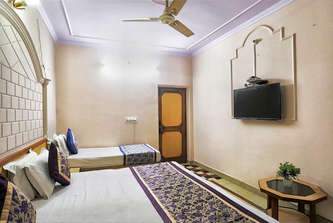 Madhu Hotel and Banquet - Tap to explore photos
