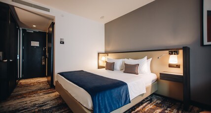 Crowne Plaza BELGRADE Room Type - 1 King Standard In Room Minibar