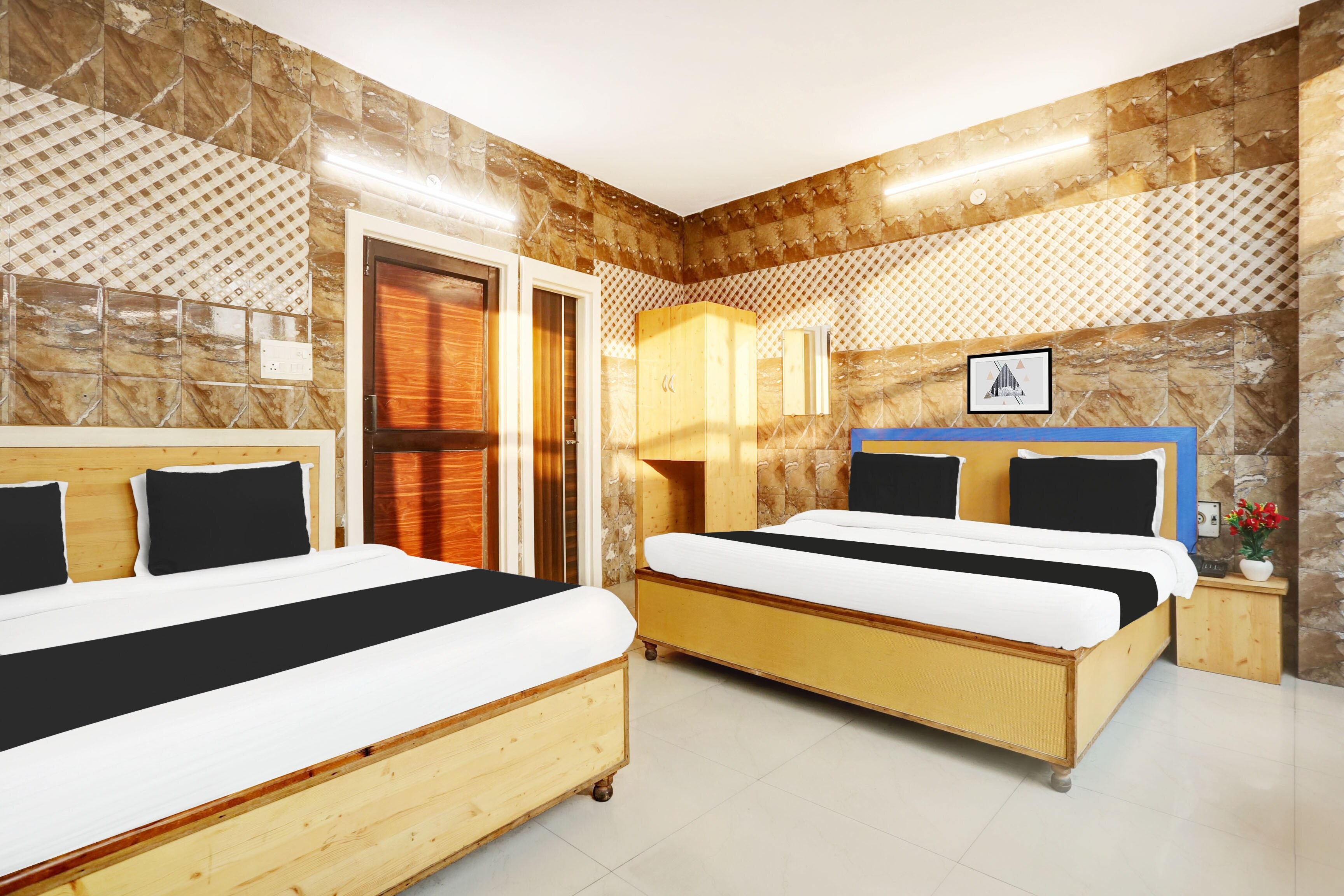 Hotel O Jammu Near Ragunath Bazaar Formerly GoodWill - Tap to explore photos