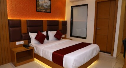 Hindustan Residency Room Type - Deluxe Room