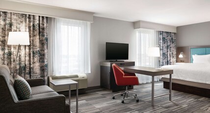 Hampton Inn Champaign Southwest IL Room Type - 1KN STDO MIC FRIDG WTBR NS
