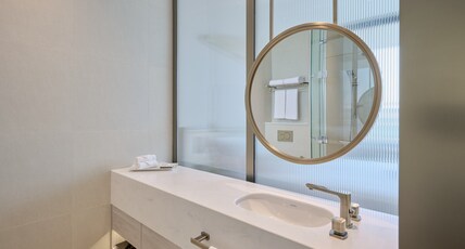 Vignette Collection ARABELLA BEACH HOTEL KUWAIT Room Type - 1 King Grand