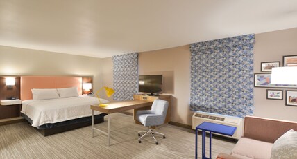 Hampton Inn & Suites by Hilton Menomonie-UW Stout Room Type - 1KN STDO MIC FRIDG WTBR NS