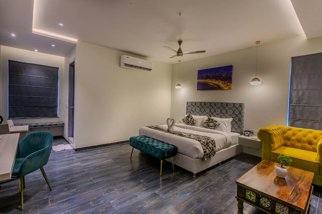 World Inn Room Type - Studio Room - King Bed