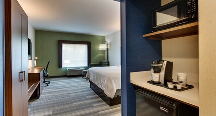 Holiday Inn Express & Suites ITHACA Room Type - 1 King Bed Standard