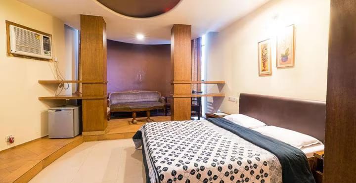 Hotel Bandra Residency, 250 m from Bandra Railway Station - Tap to explore photos