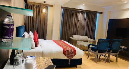 Hotel Signature Grand Room Type - Deluxe Room With Mini Fridge Hotel Signature Grand Room Type - Deluxe Room With Mini Fridge