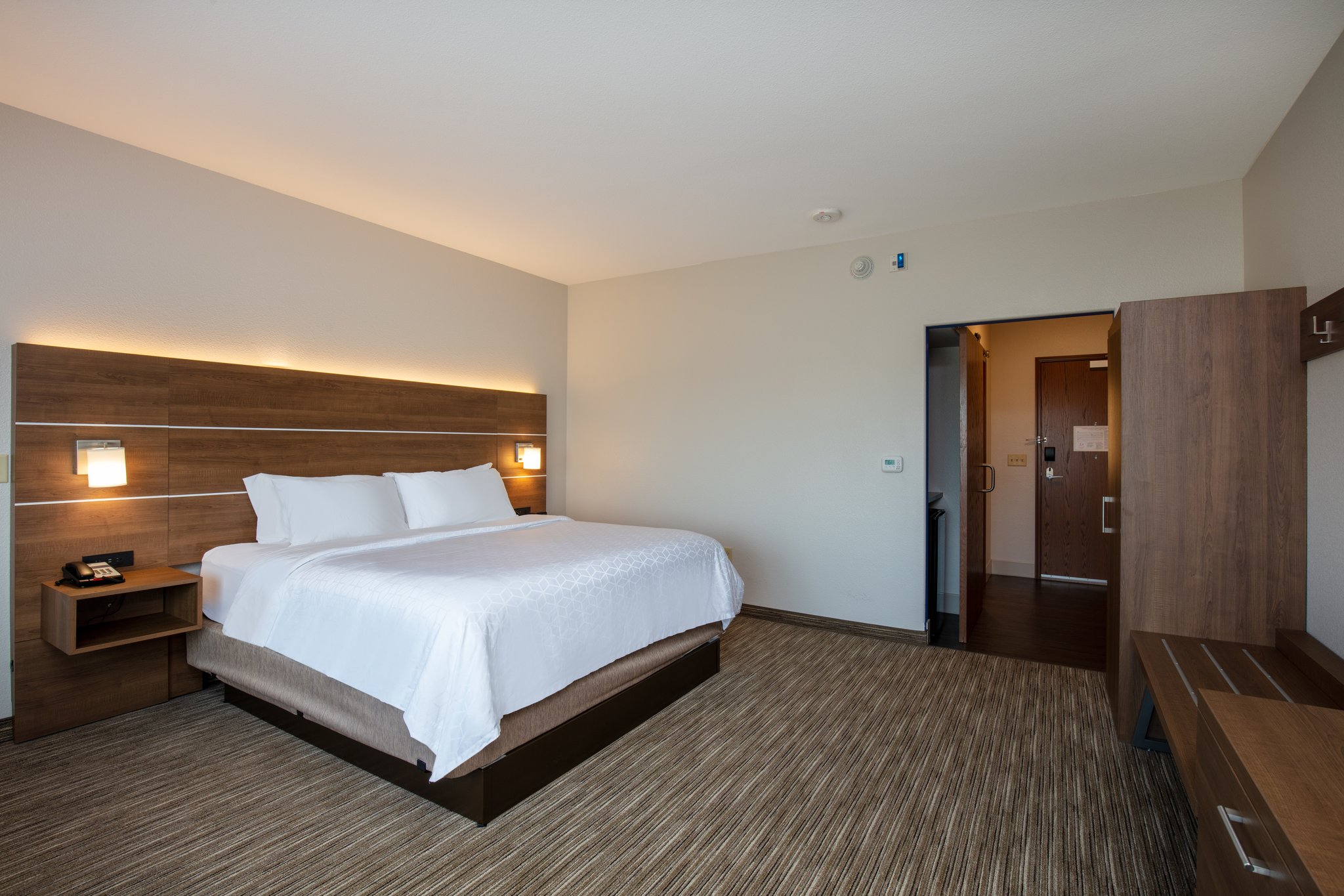 Holiday Inn Express & Suites - Beloit - Tap to explore photos