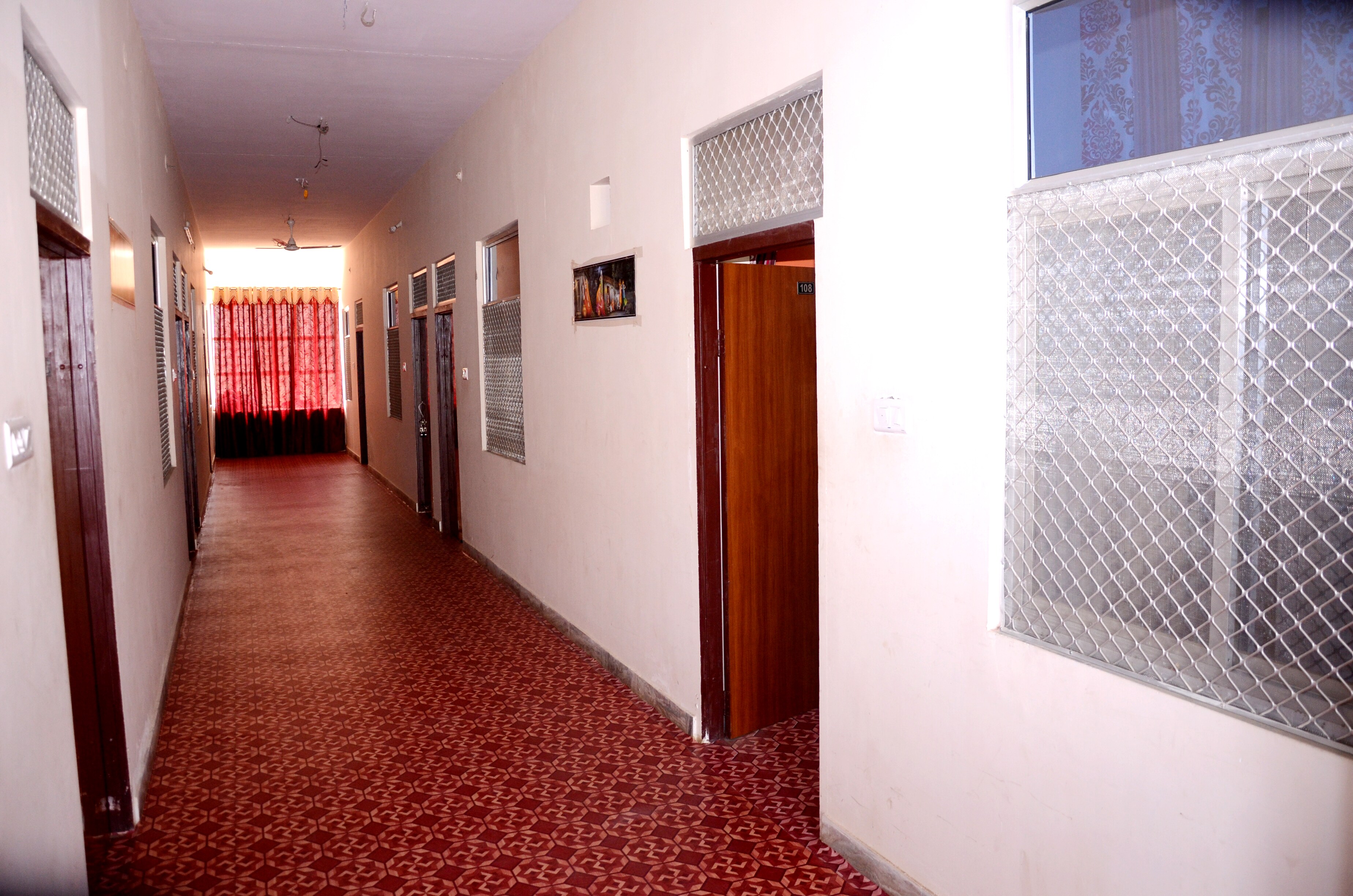 Hotel Dwarkadhish Palace - Tap to explore photos