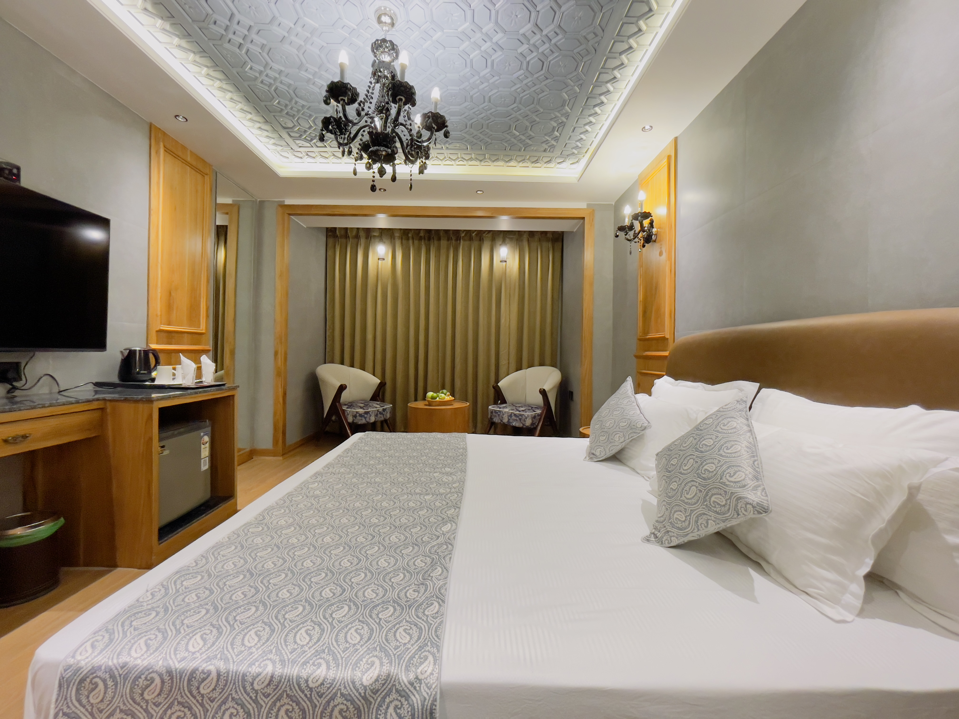 Paradise Premium  Luxury Boutique Hotel (Dal Lake) - Tap to explore photos