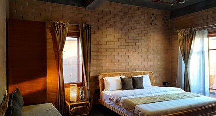 Sunyata Eco Hotel Room Type - Sunyata eco hotel Semi deluxe with the patio ( Ground floor)
