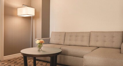 Hilton Los Angeles San Gabriel Hotel Room Type - 1 KING BED 1 BEDROOM SUITE