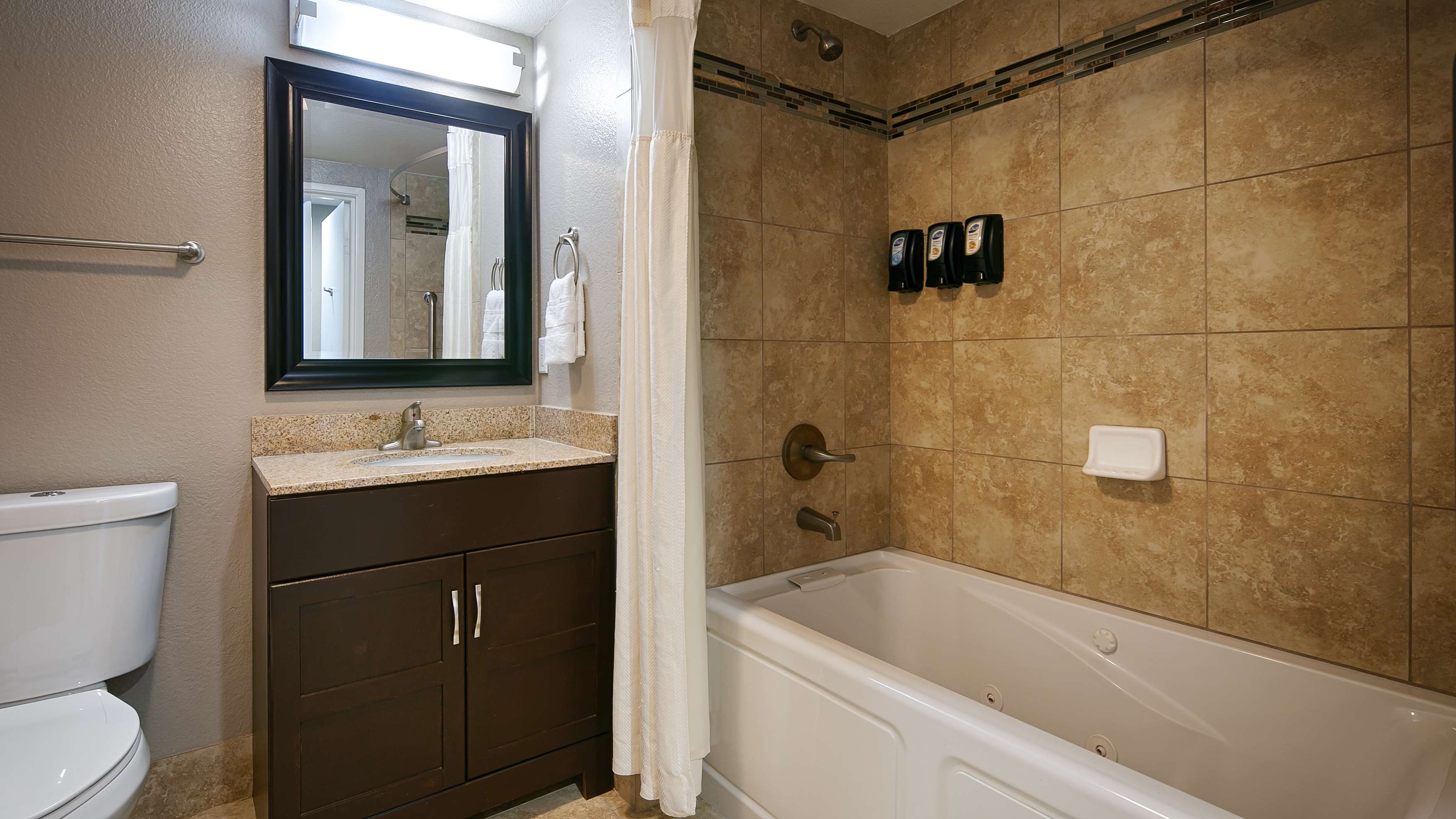 Best Western Plus Diamond Valley Inn - Tap to explore photos