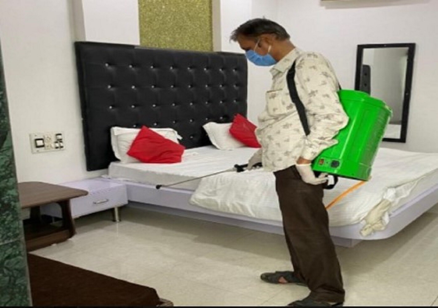 Hotel Om Palace - Tap to explore photos