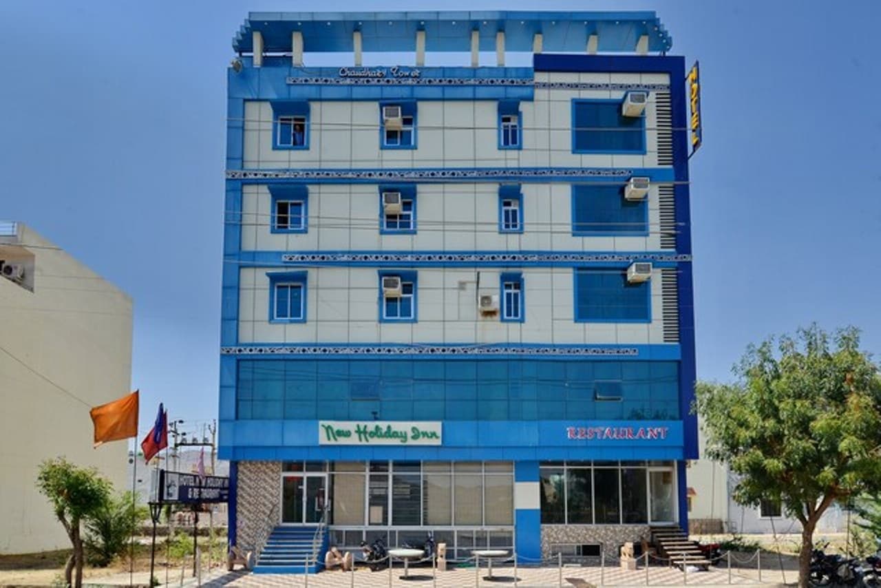 New Holiday Inn - Tap to explore photos