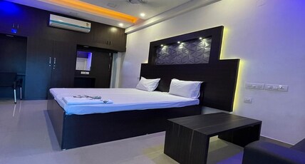 Redbell Suites, Pantheeramkavu Room Type - AC Deluxe