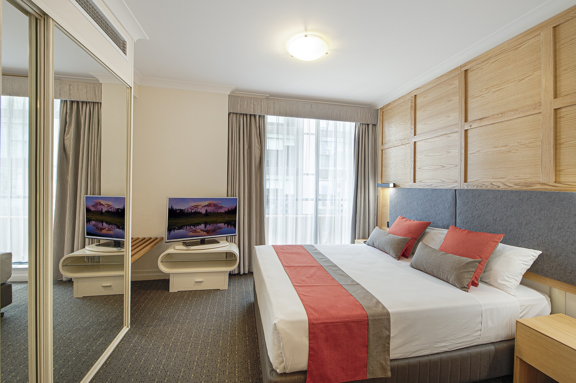 YEHS Hotel Sydney Harbour Suites - Tap to explore photos