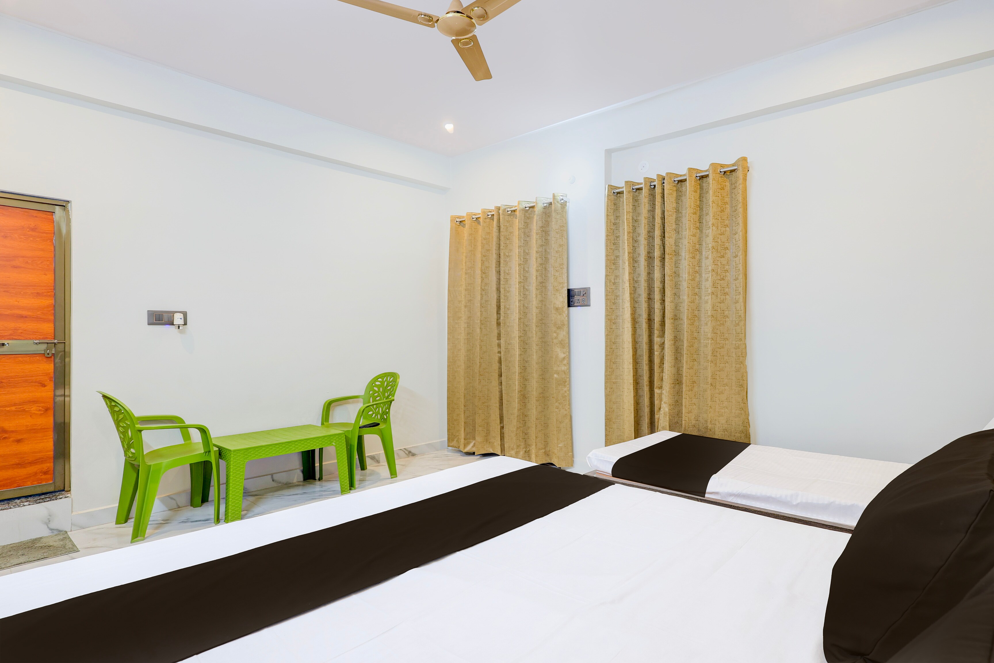 SPOT ON Hotel Diamond Inn - Tap to explore photos