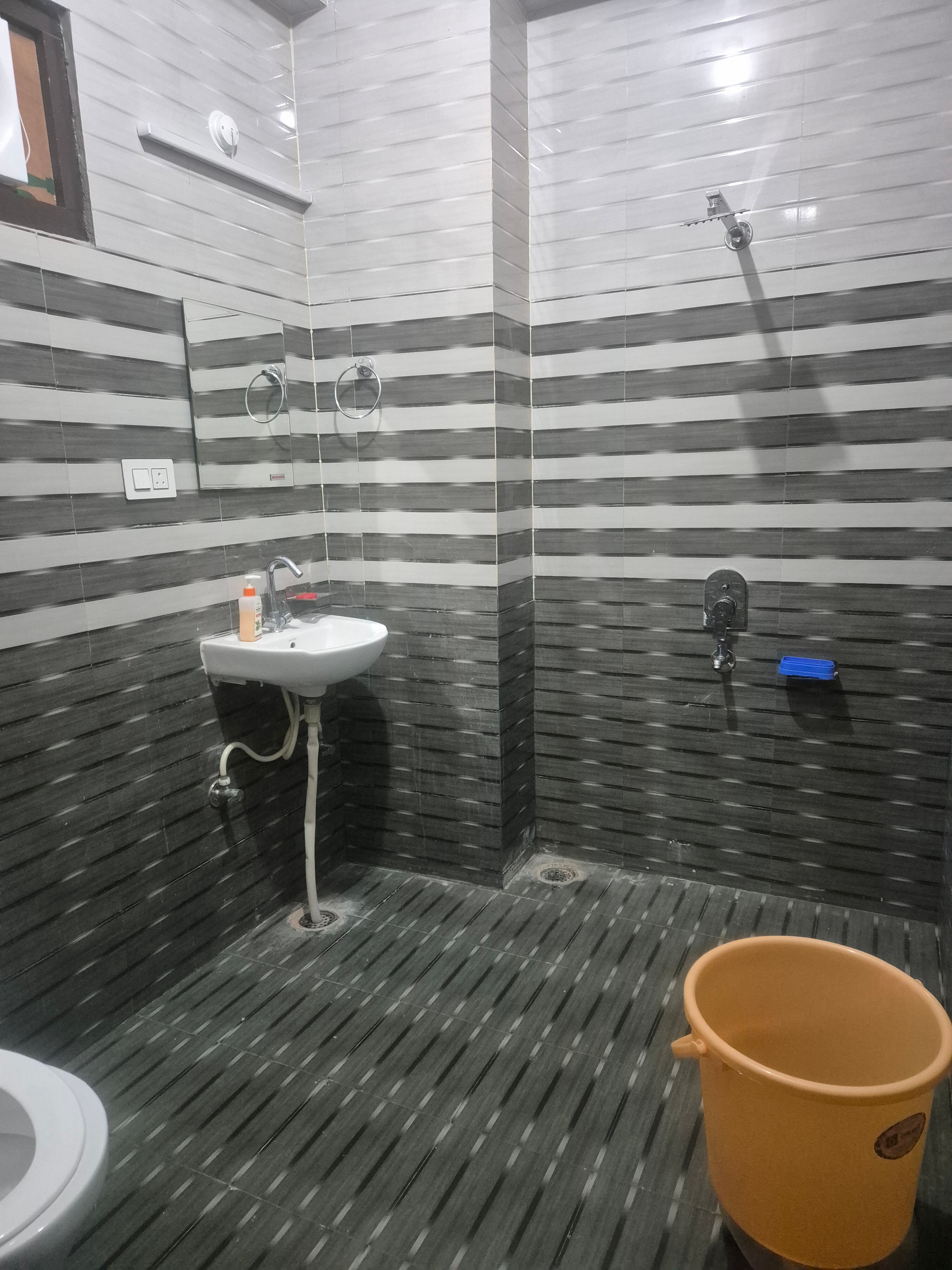 Hotel Silver Moon - Tap to explore photos