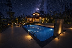 Kattegadde Homestay by Dazzle Destinations - Swimming Pool and Rooms with Private Balcony