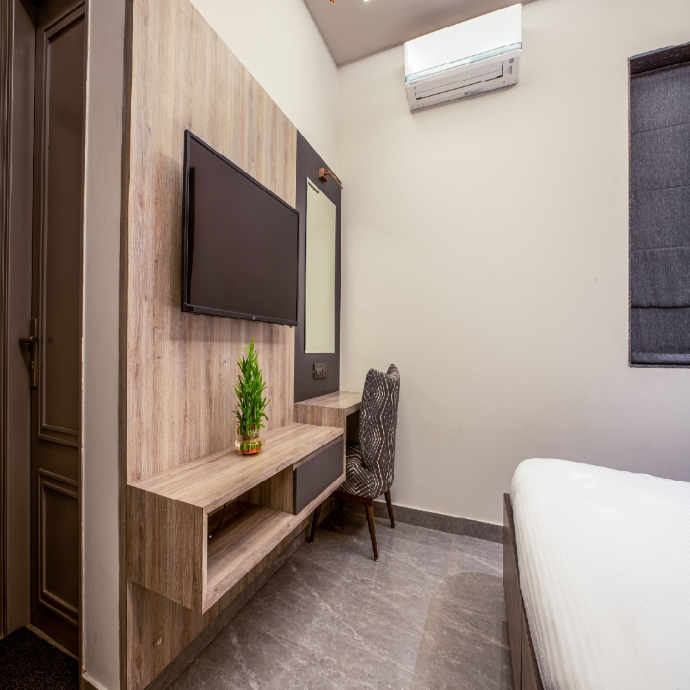 Hotel Viasora - Tap to explore photos