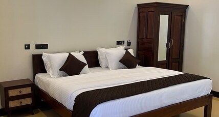 Hotel Grand Palais Room Type - Deluxe King room