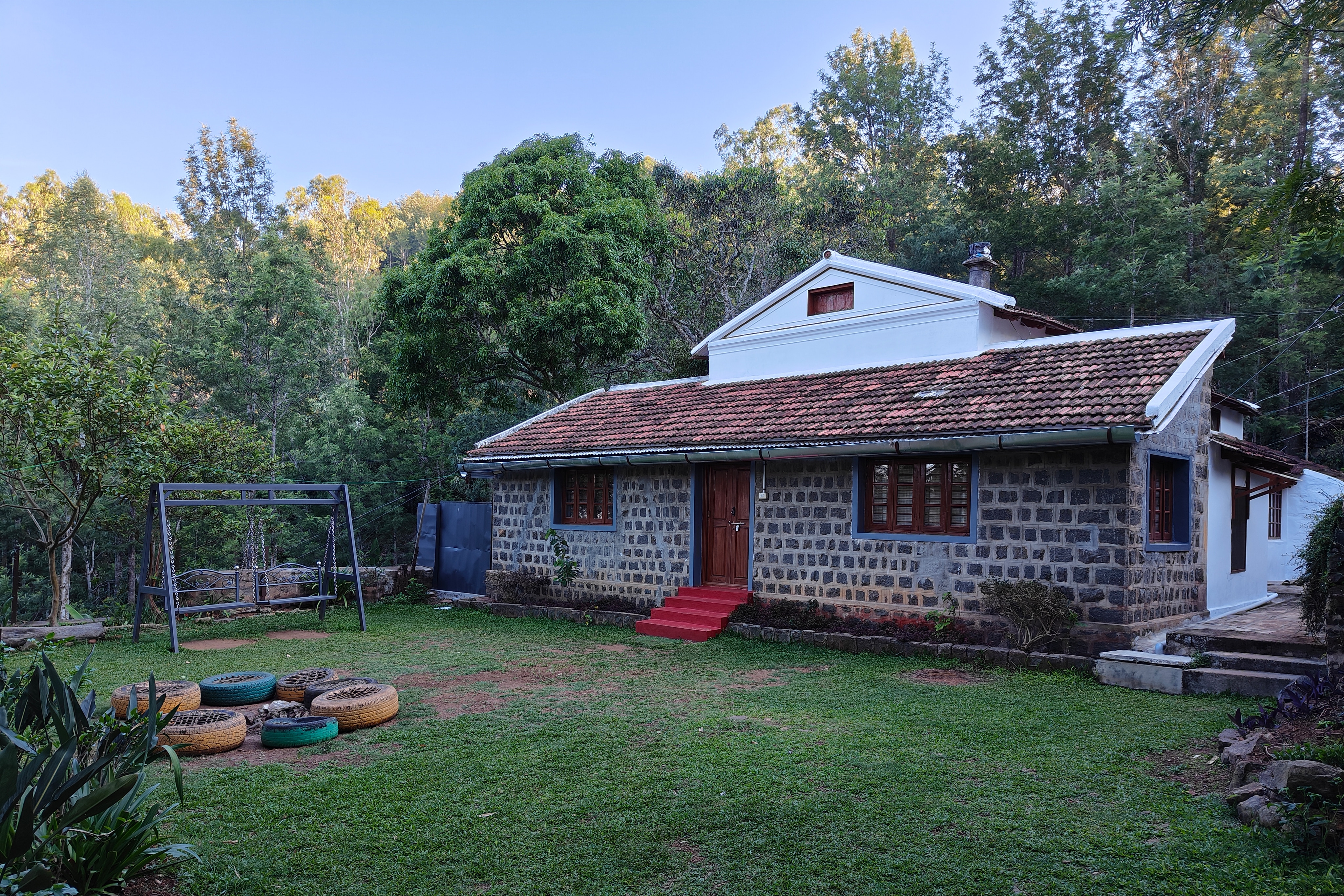 Tipperary Cottage | Entire 4 BHK Homestay - Tap to explore photos