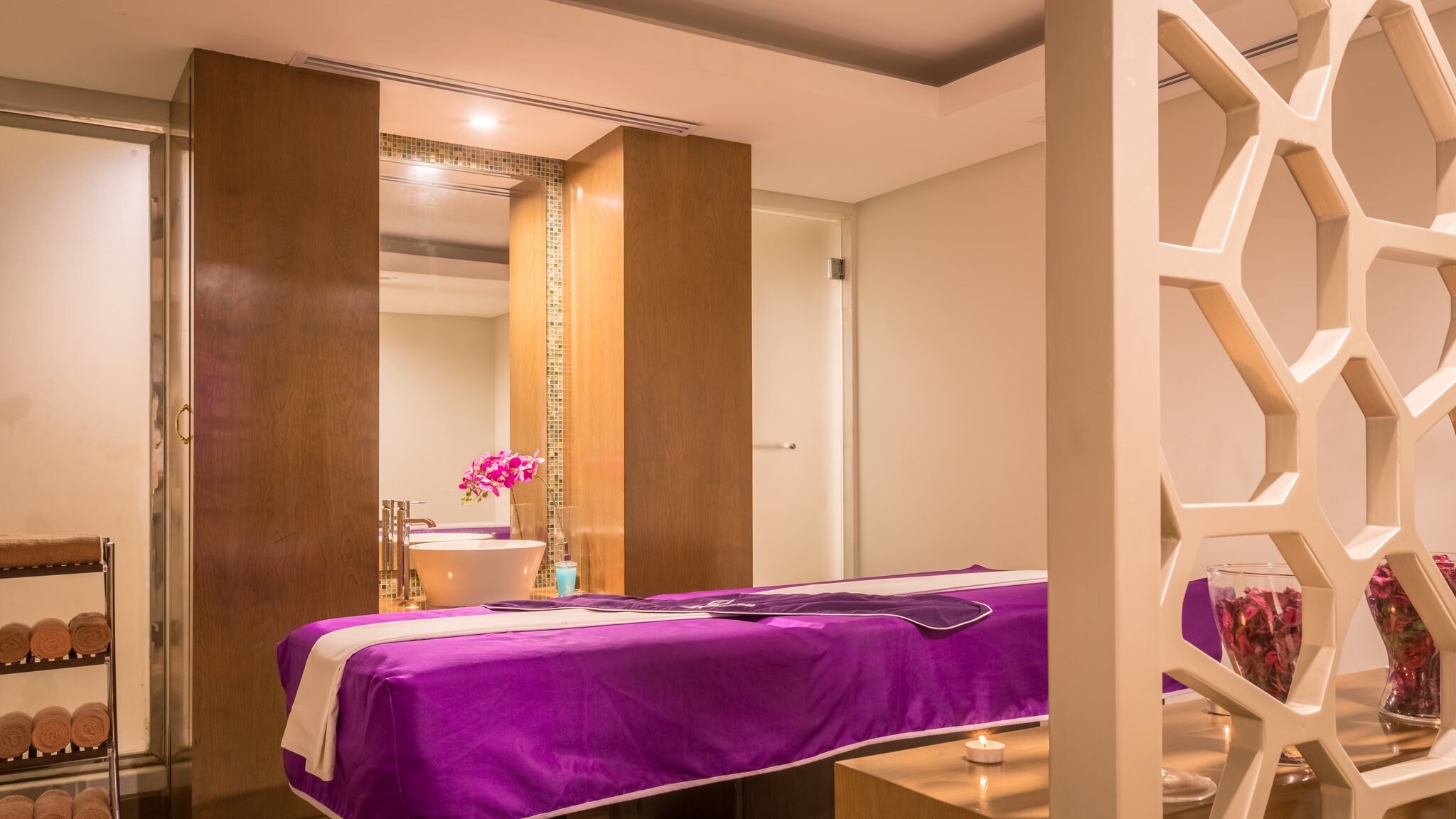 Holiday Inn JEDDAH GATEWAY - Tap to explore photos