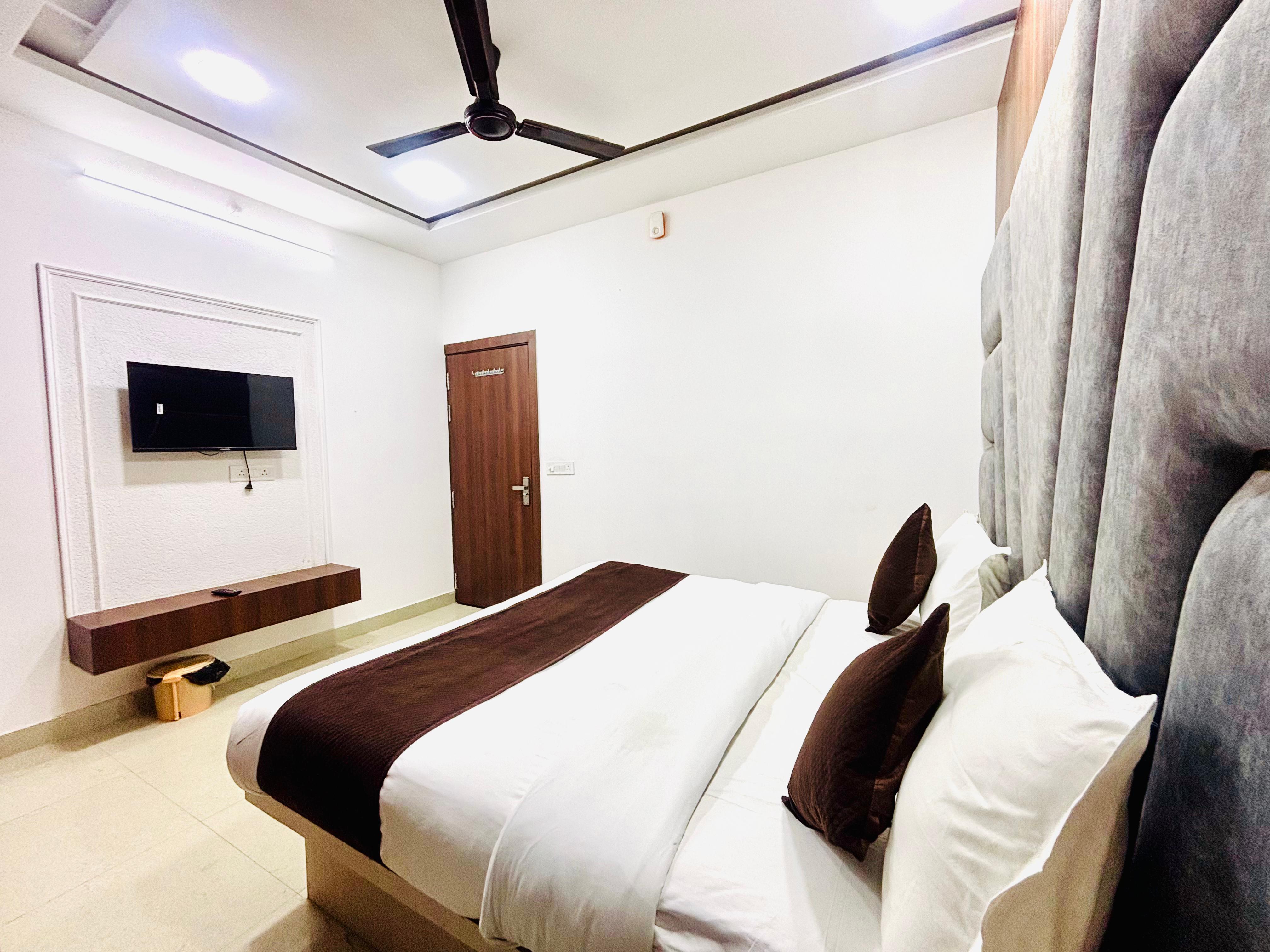 Hotel Mero Vrindavan - Tap to explore photos