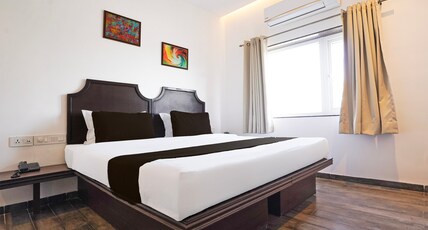 Super Townhouse Central Bazar Road Ramdaspeth Room Type - Classic with Twin Bed