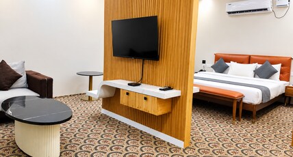 Hotel Sri Vintage Inn Room Type - SUITE ROOM WITH 5 SEAT SOFA