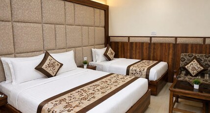 Hotel Sanjeev Palace Room Type - Super Deluxe Triple Bed AC