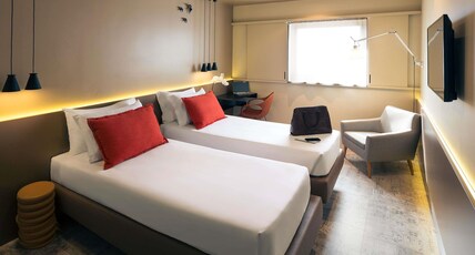 Mercure Porto Centro Hotel Room Type - Superior room with 2 single beds and city view