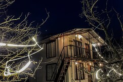 MANDAP COTTAGE & CAFE