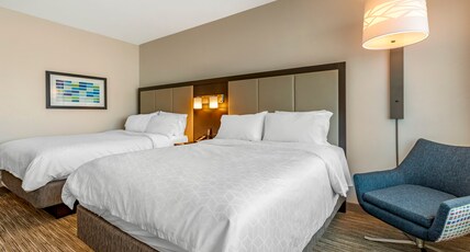 Holiday Inn Express & Suites PHOENIX DWTN - STATE CAPITOL Room Type - 2 Queen Standard Mobil Access Roll Shwr Holiday Inn Express & Suites PHOENIX DWTN - STATE CAPITOL Room Type - 2 Queen Standard Mobil Access Roll Shwr