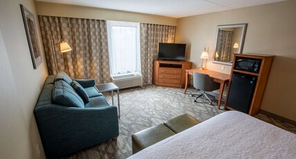 Hampton Inn & Suites by Hilton Tilton Room Type - 1 KING DELUXE NONSMOKING