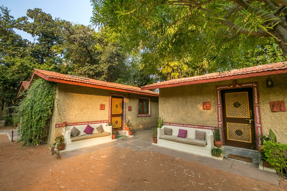 Bandhavgarh Jungle Lodge - Tap to explore photos