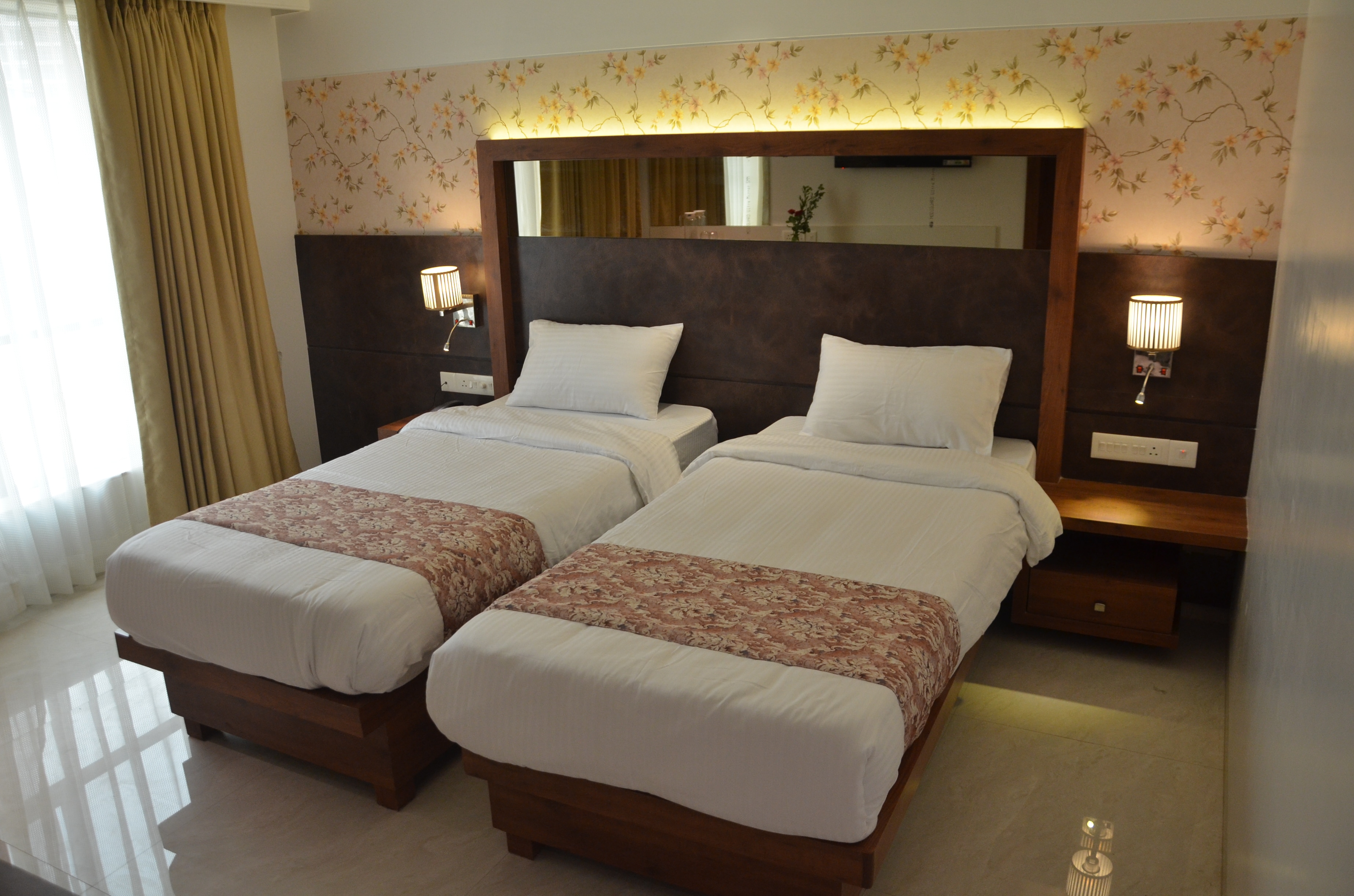 Srikrishna Paradise Hotel, Thane Navi Mumbai - Tap to explore photos