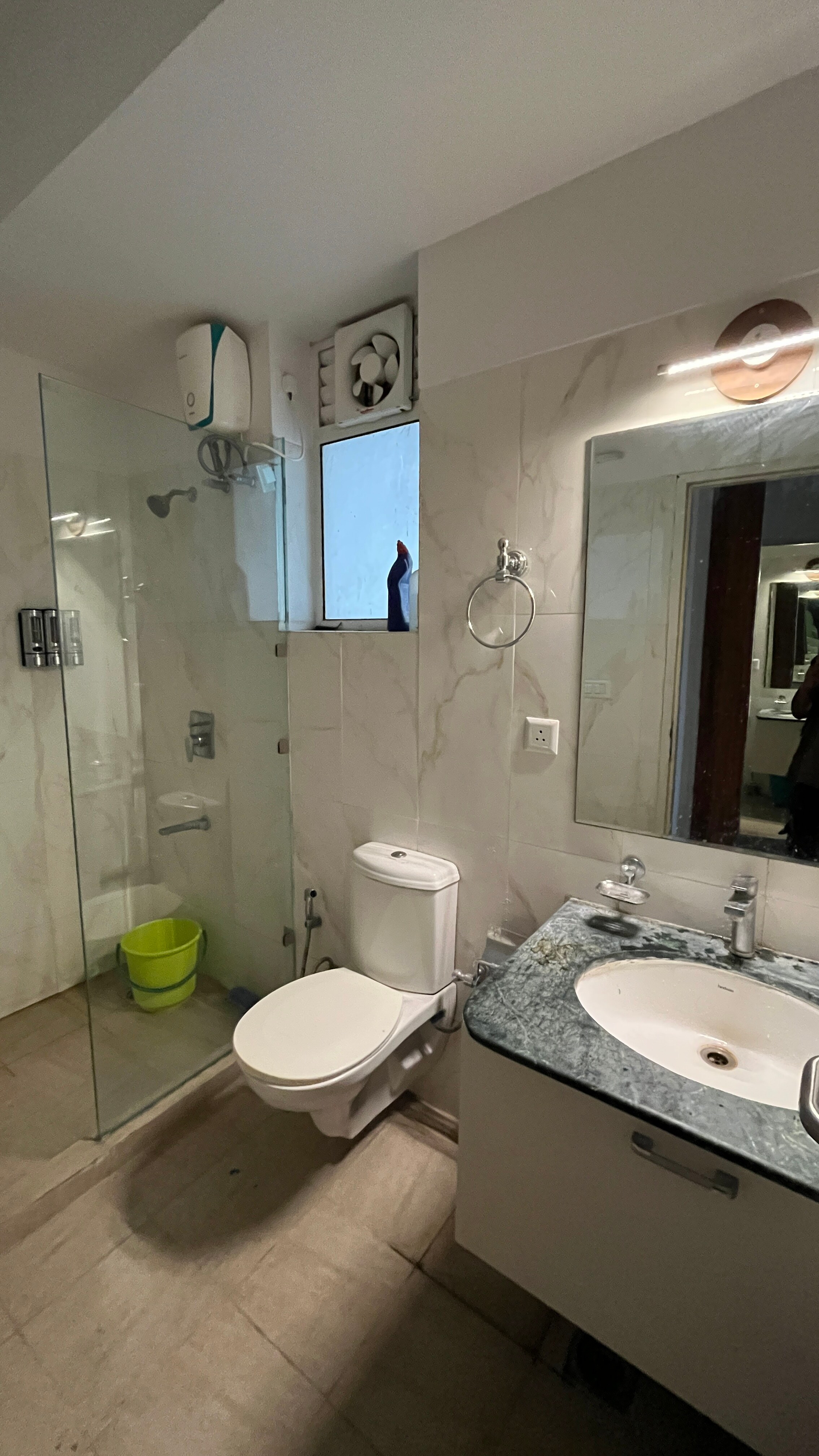 Calmiya - Tap to explore photos