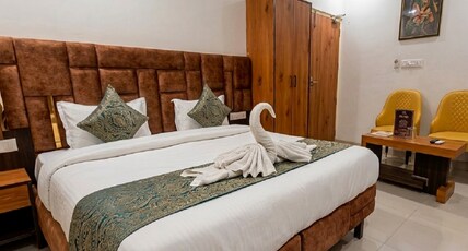 Hotel Global Inn | Lift | Parking | Food Room Type - Deluxe Room with Air conditioning