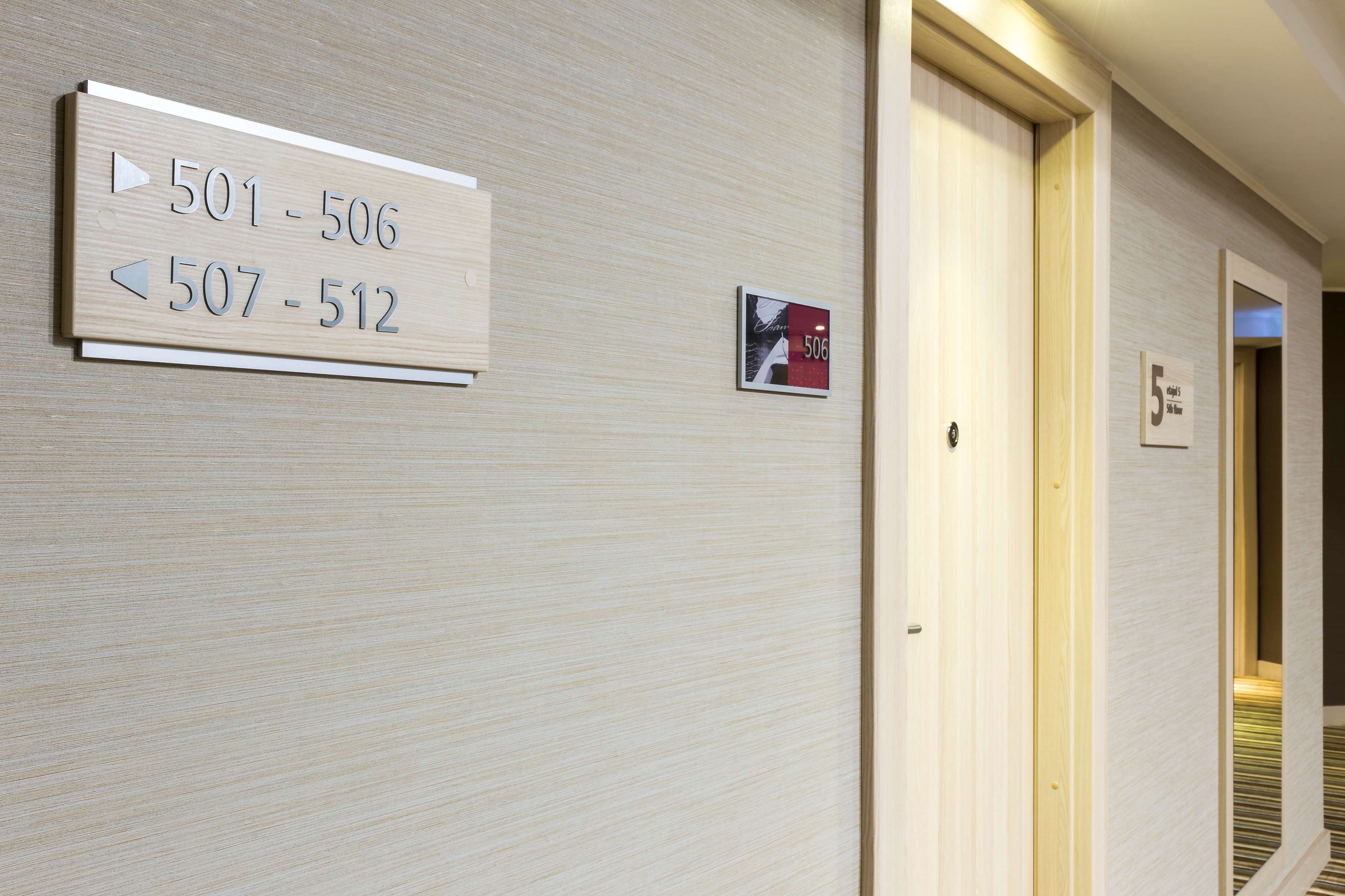 Hampton By Hilton Iasi - Tap to explore photos