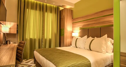 Holiday Inn PLOVDIV Room Type - 1 Queen Bed Standard